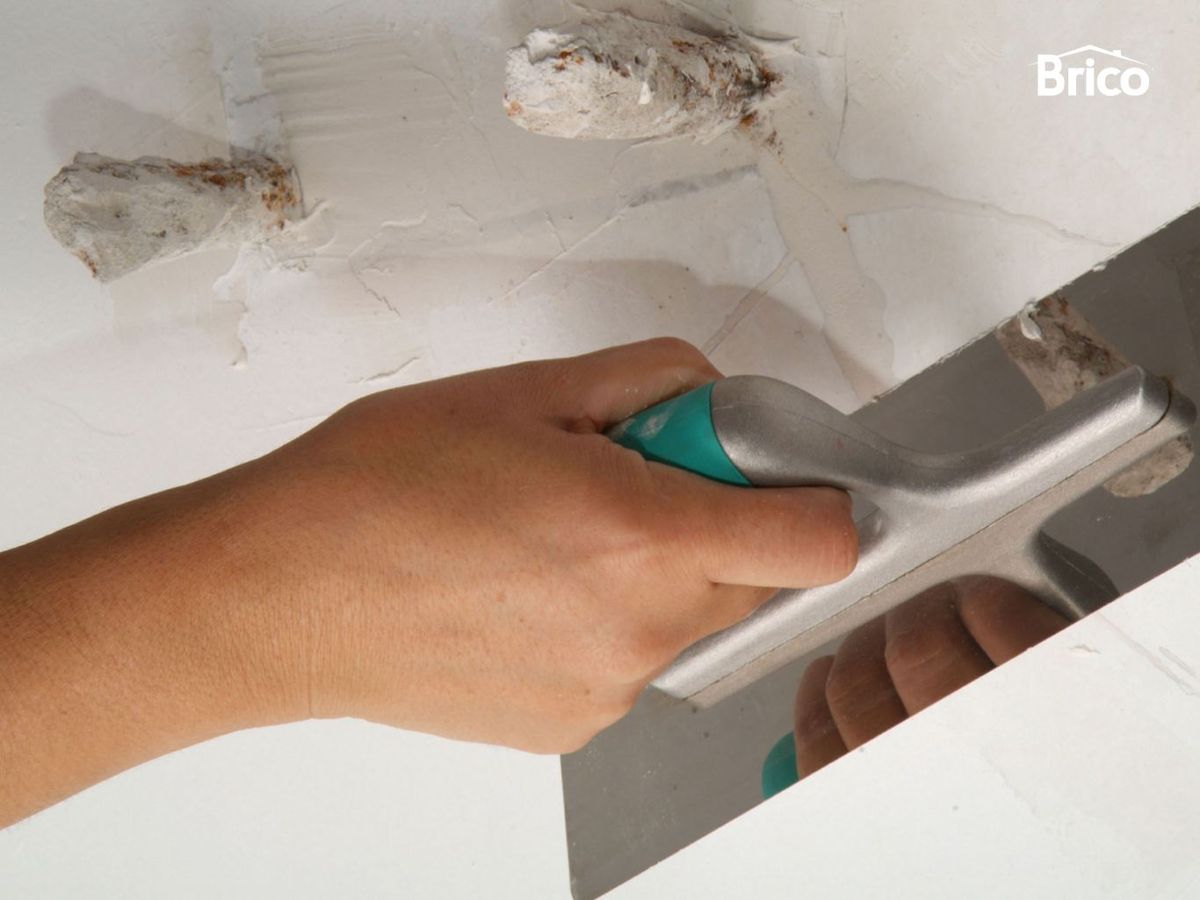 Cómo arreglar una grieta en el techo