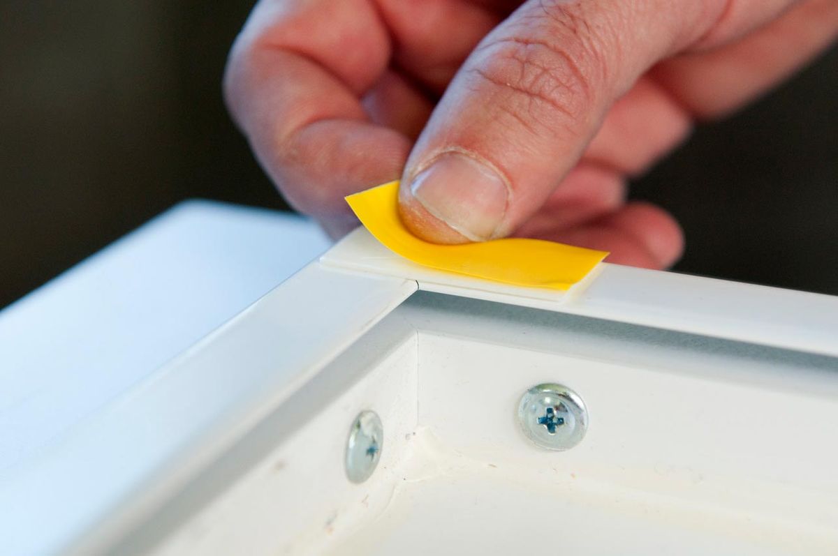 brico 0626 2 pegar despegar objetos paso 5