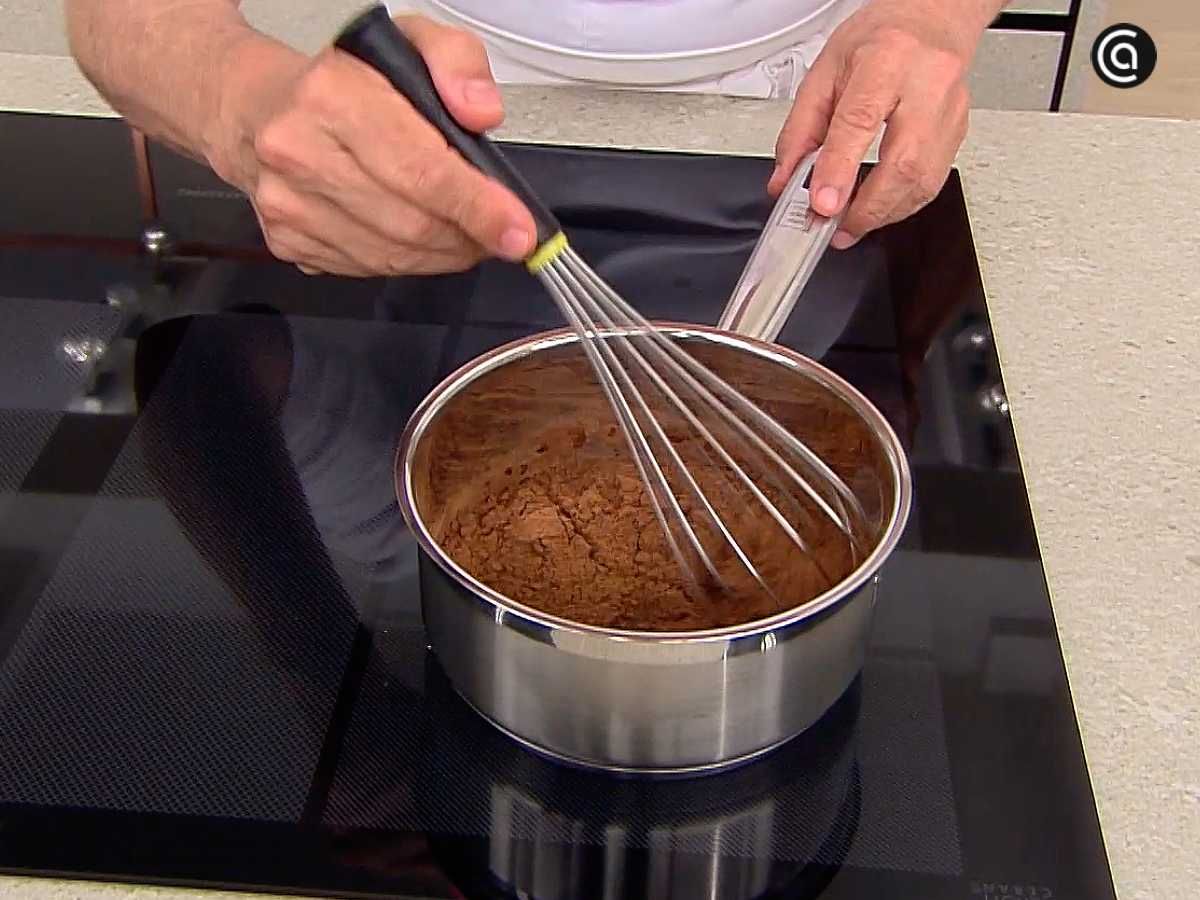 Calienta el agua con el cacao