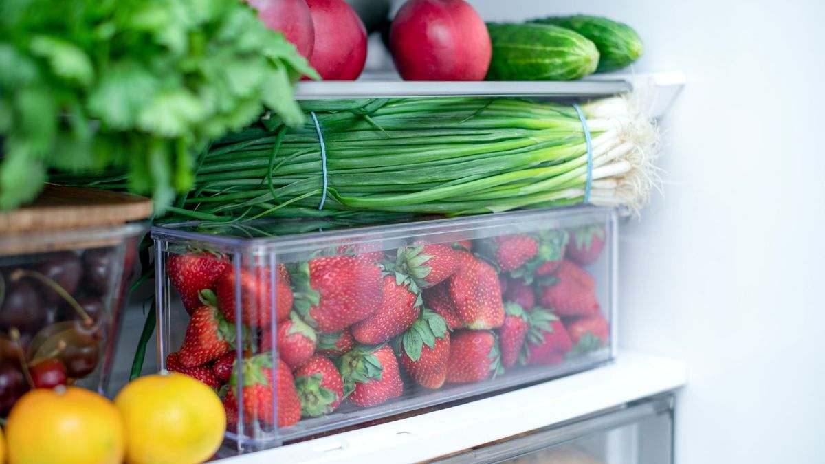 Frutas y verduras en la nevera