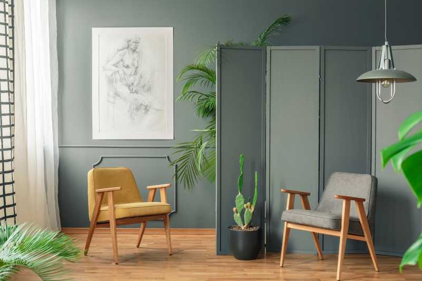 Rincón de un salón con biombo verde mate. Rincón de un salón con biombo verde mate.