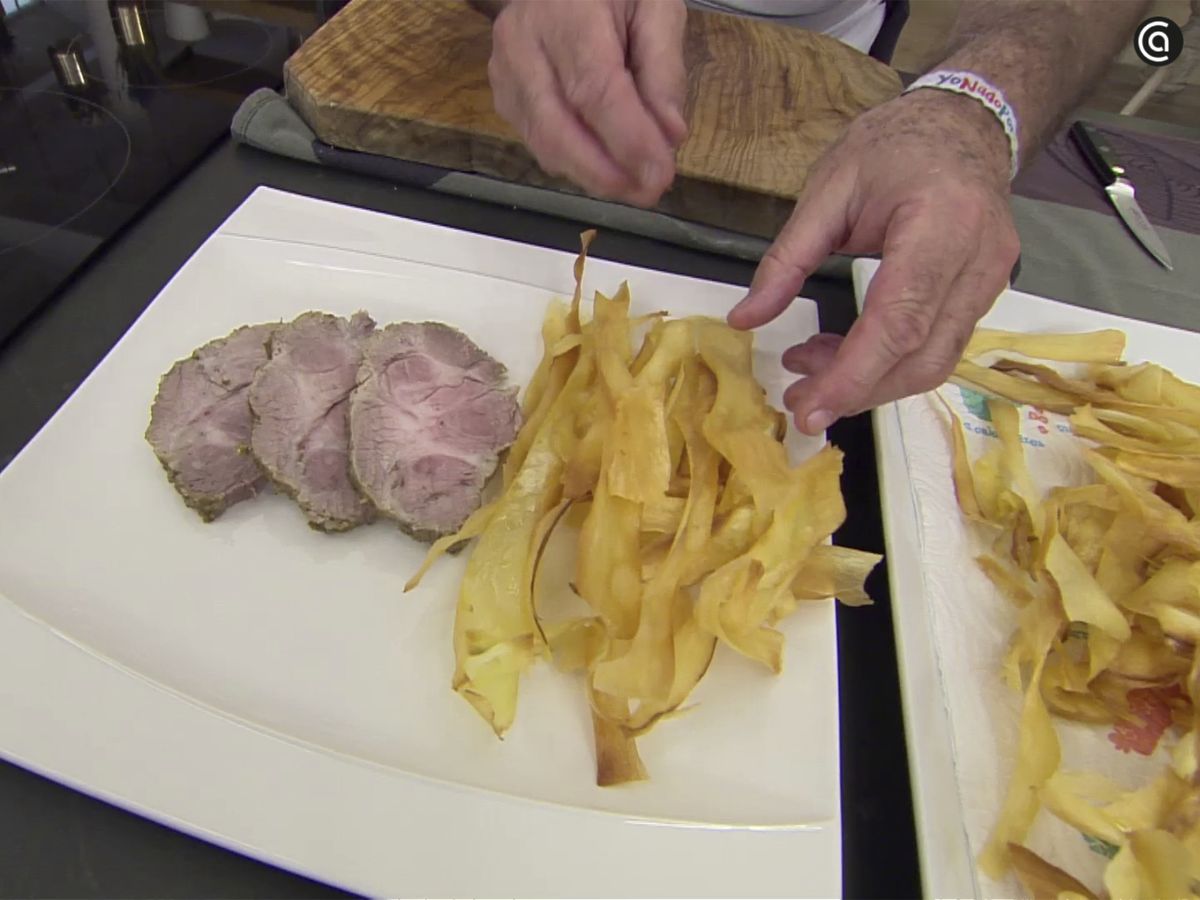 Sirve las chips de yuca
