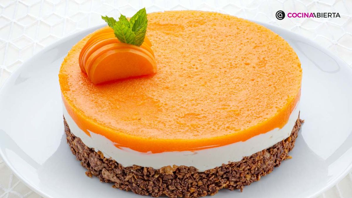 Tarta de queso con albaricoques, la receta de Eva Arguiñano con base crujiente