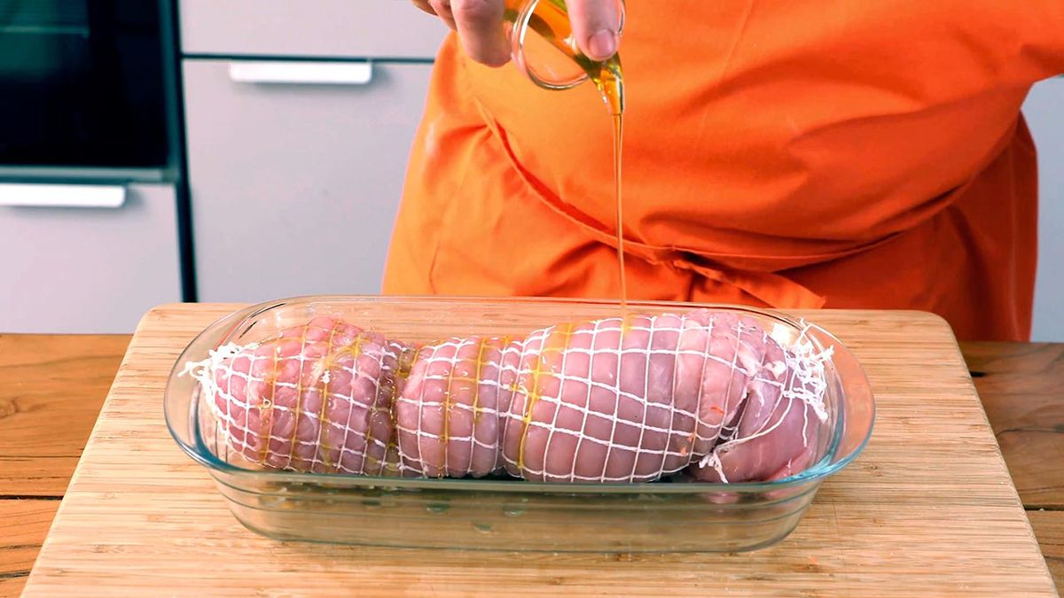 Receta de pechuga de pavo rellena con salsa de vino y ciruelas  paso 2