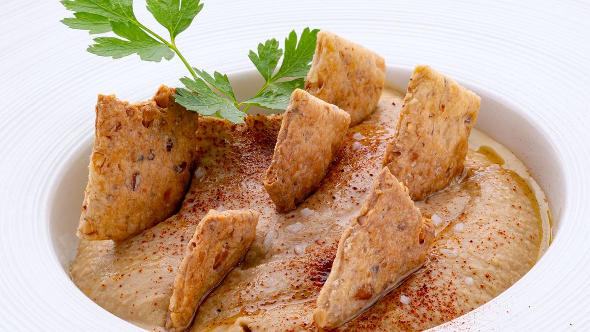 El hummus es perfecto como entrante, aperitivo o parte de una tabla de picoteo