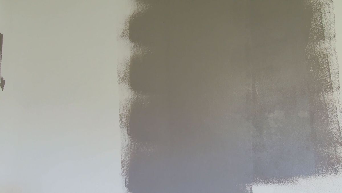 Dormitorio elegante en gris y amarillo paso 3