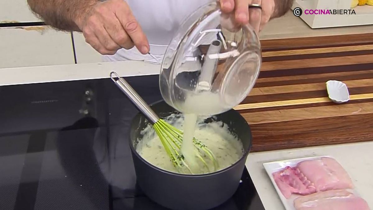 KARL7053 Merluza con salsa Villeroi con piquillos paso 2