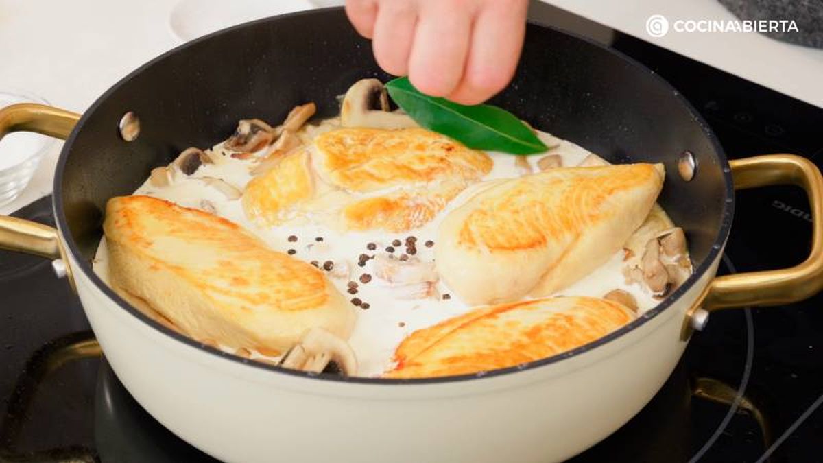 pollo con champinones y nata receta paso4