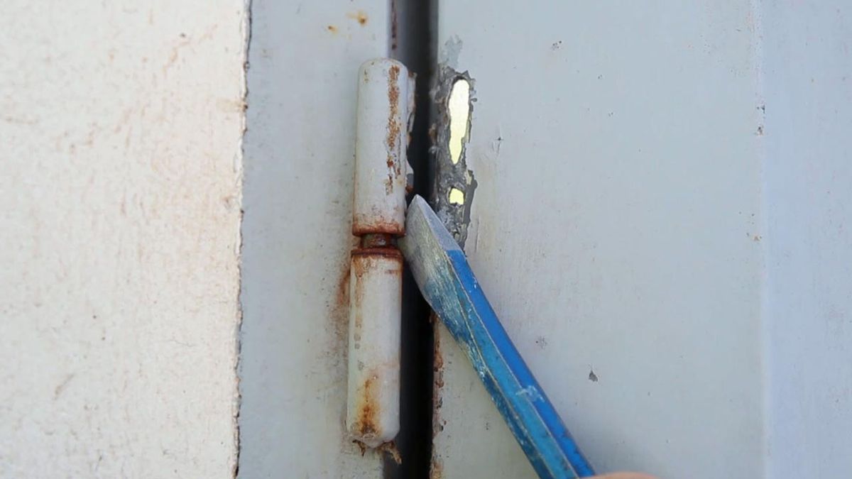 Cómo lubricar un pernio paso 1