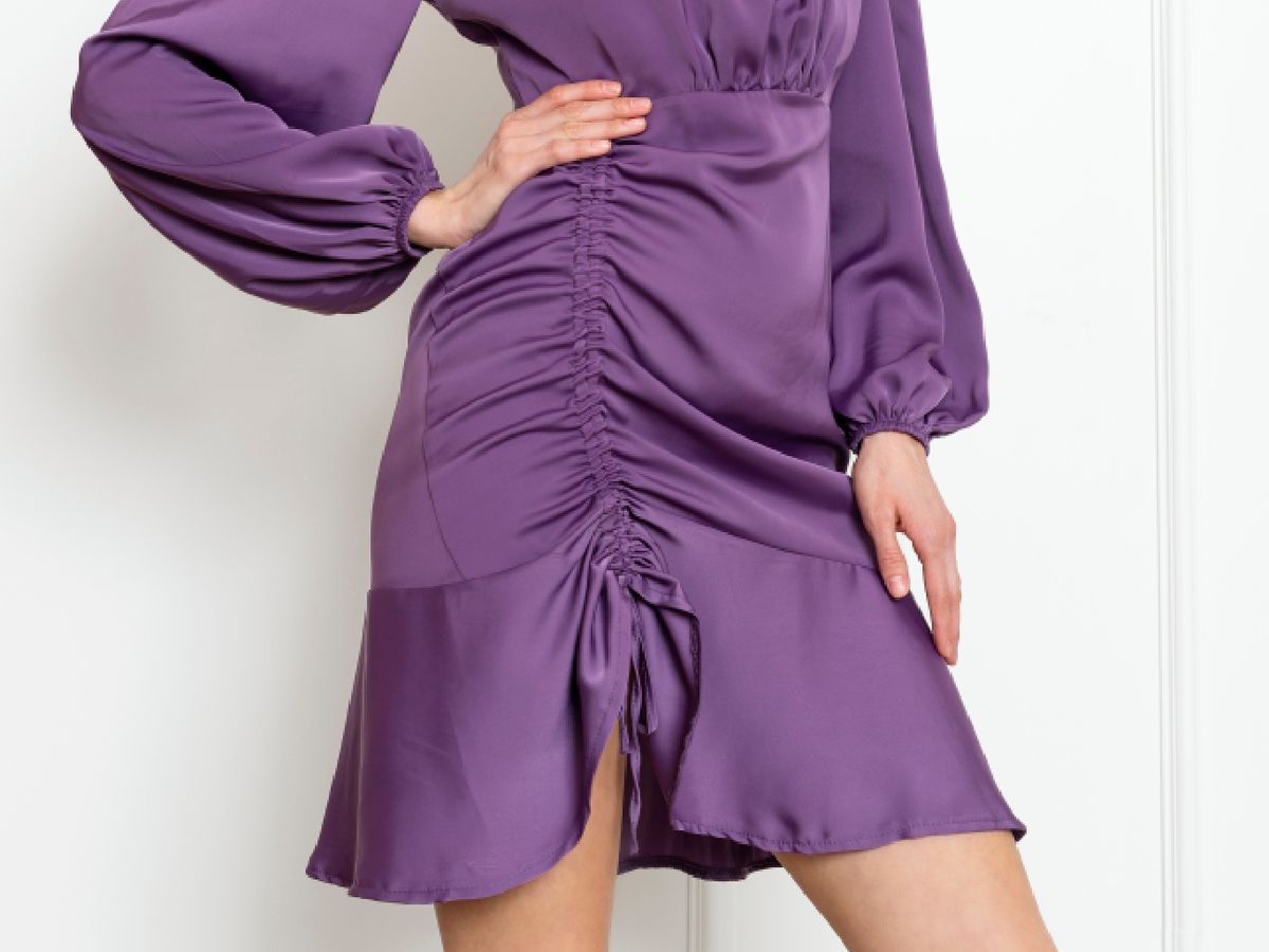 La falda drapeada se suele llevar ceñida al cuerpo