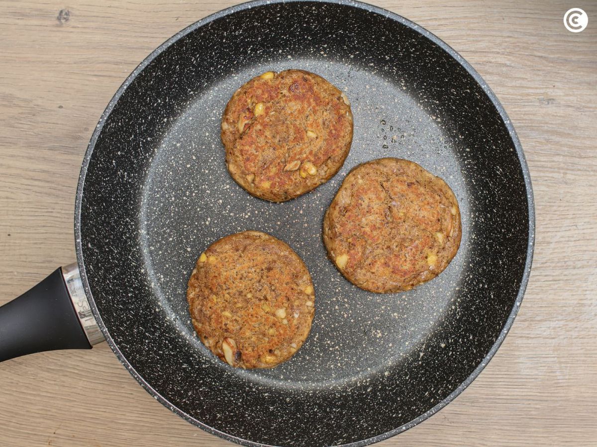 Dorar las hamburguesas de garbanzos
