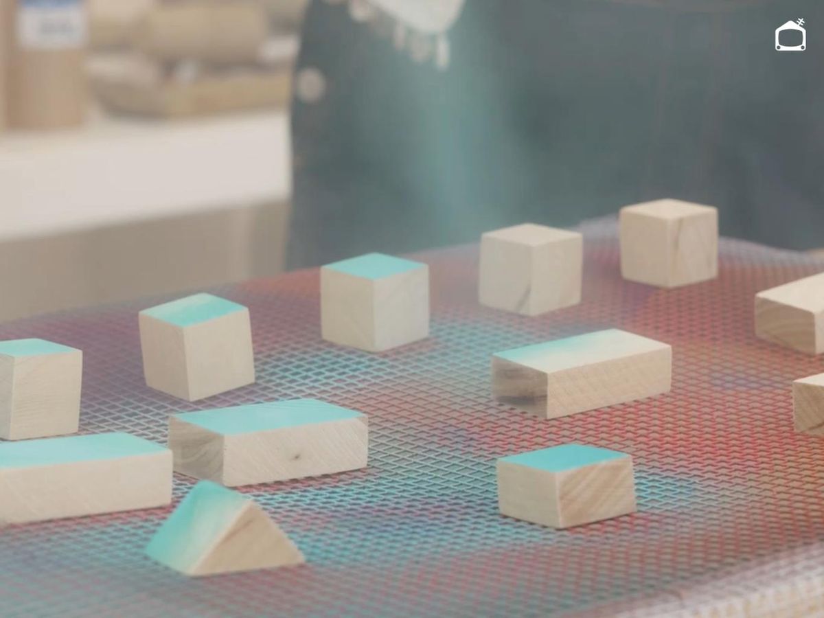 Cuarto paso para hacer bloques de madera Montessori.