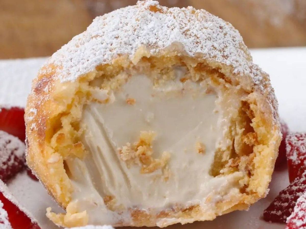 Interior cremoso y exterior dorado: así queda el helado frito hecho en airfryer.