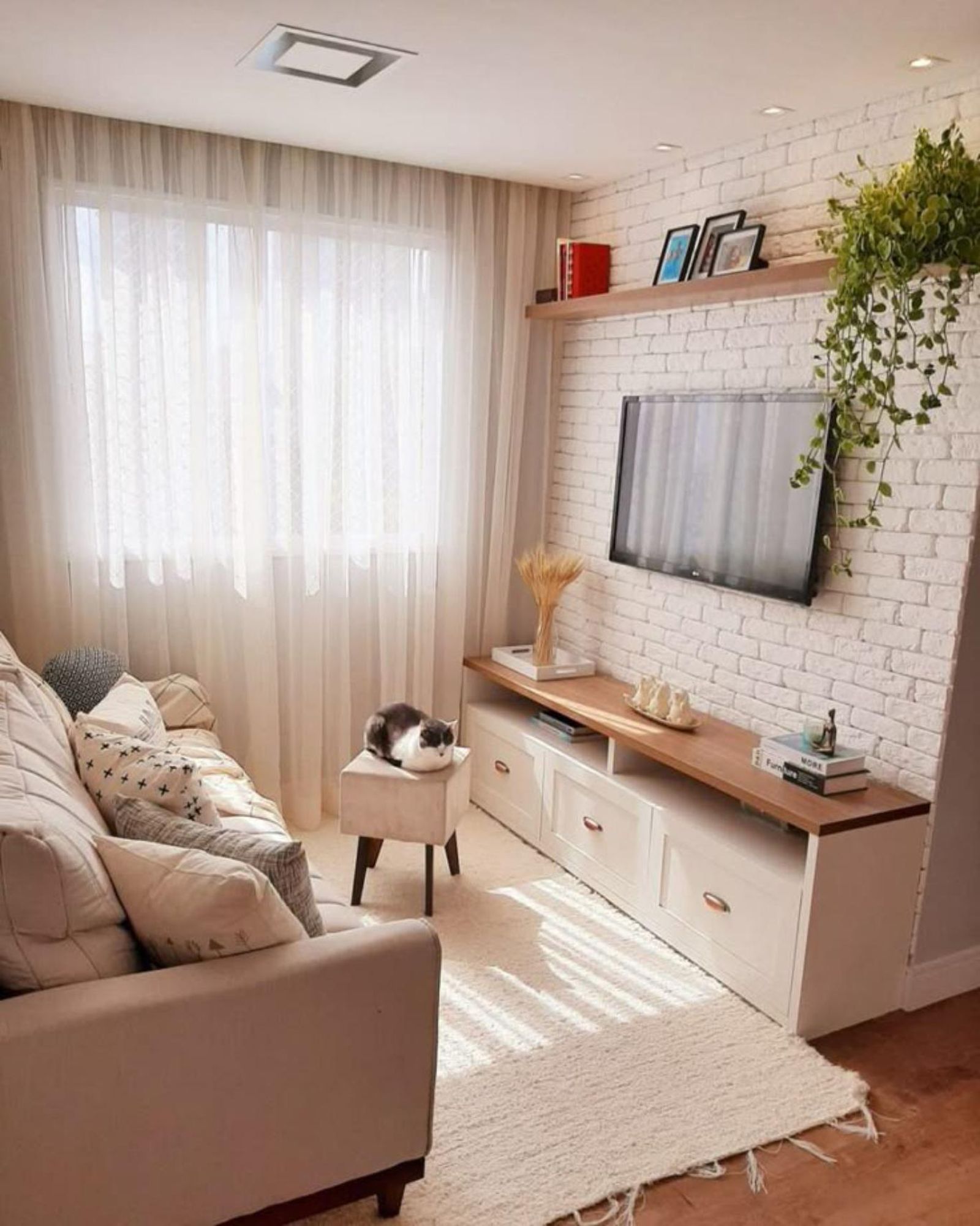 Salón acogedor decorado en tonos beiges. Salón acogedor decorado en tonos beiges.