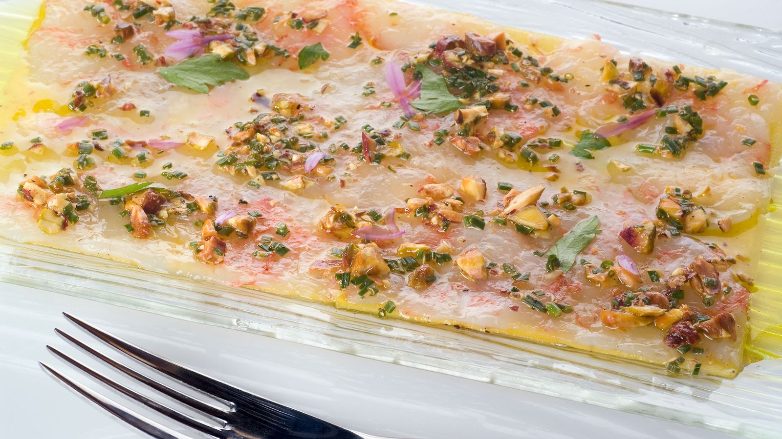 Carpaccio de gambas y melocotón con vinagreta de pistachos Carpaccio de gambas y melocotón con vinagreta de pistachos
