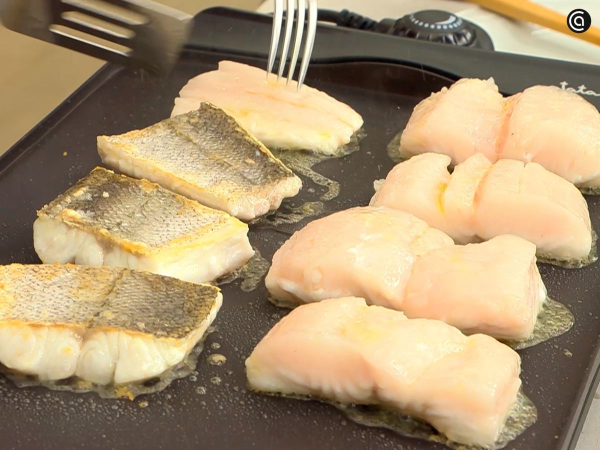 Cocina la merluza a la plancha hasta que esté en su punto