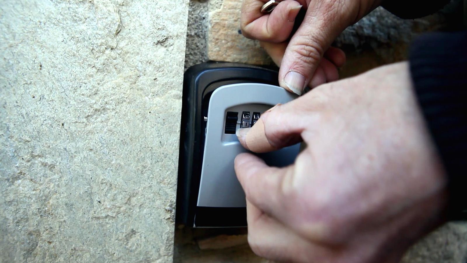 Caja de seguridad para llaves paso 5 Caja de seguridad para llaves paso 5