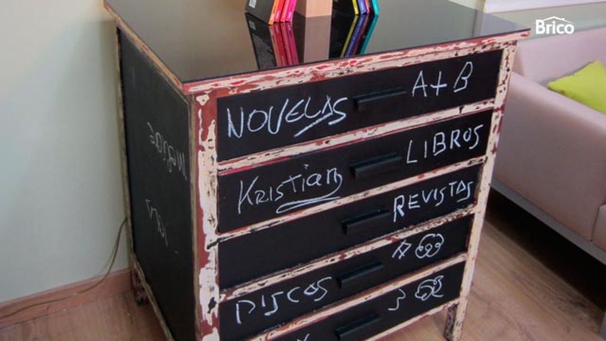 Cómoda con pintura pizarra paso 13