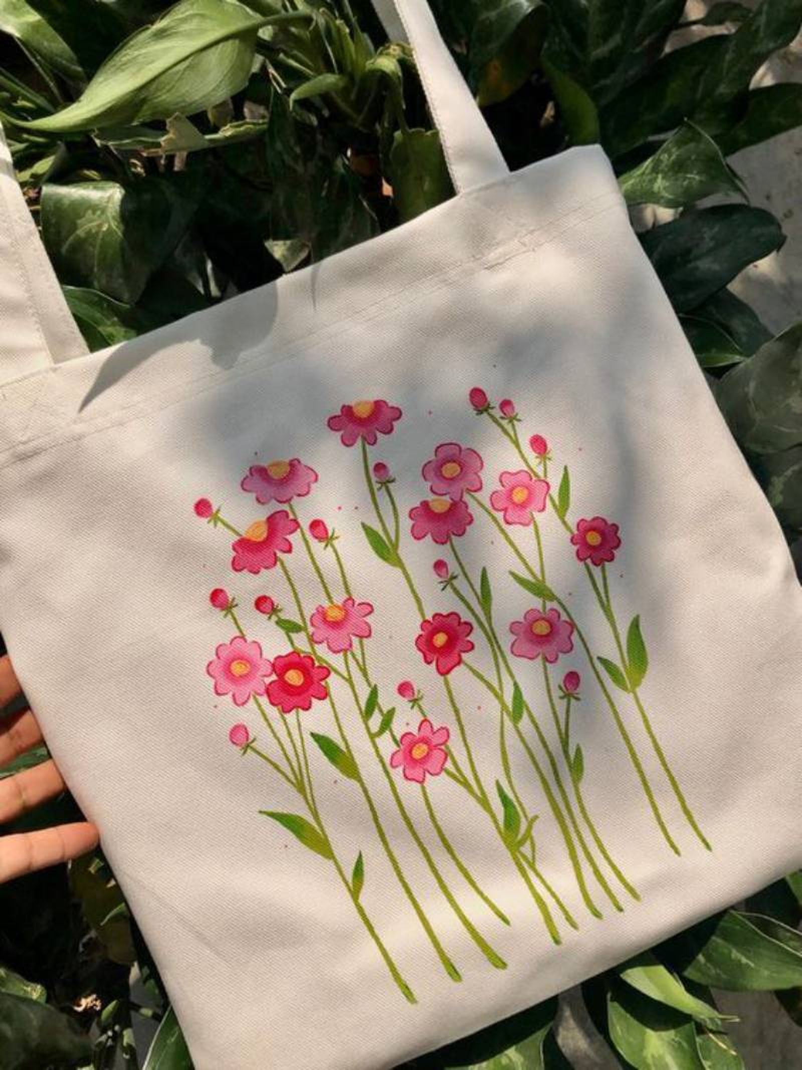 Tote bag pintada a mano. Tote bag pintada a mano.