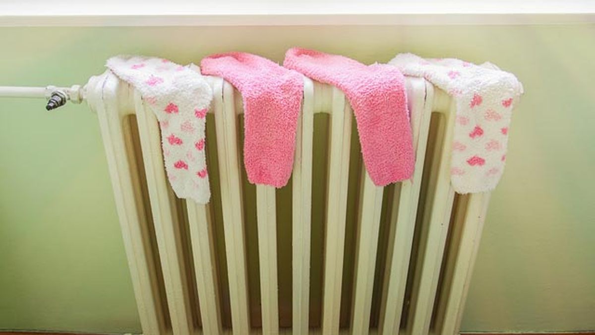 es malo secar la ropa dentro de casa sobre radiadores