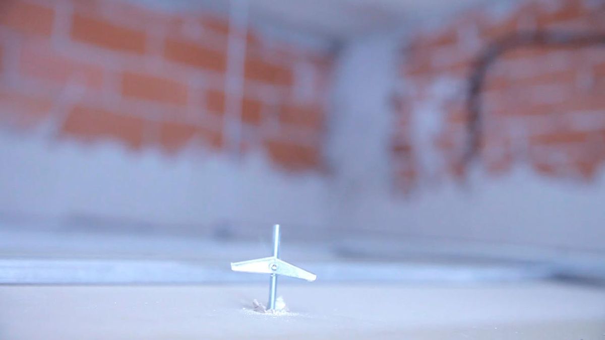 Tipos de tacos para el techo paso 4