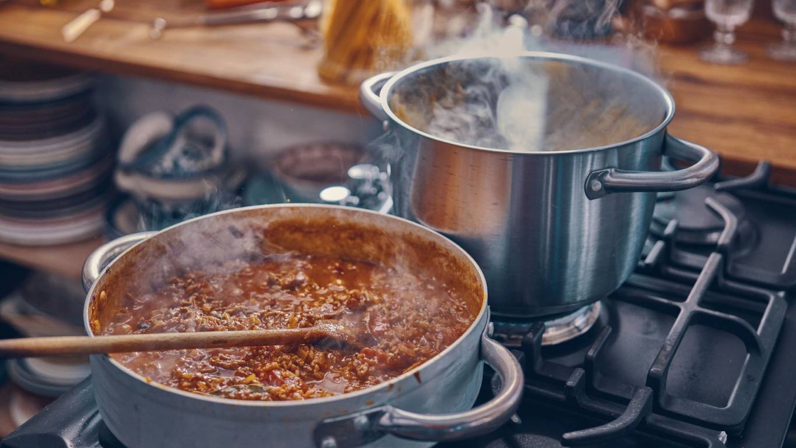 La clásica salsa boloñesa, base de muchos platos de pasta rellena.