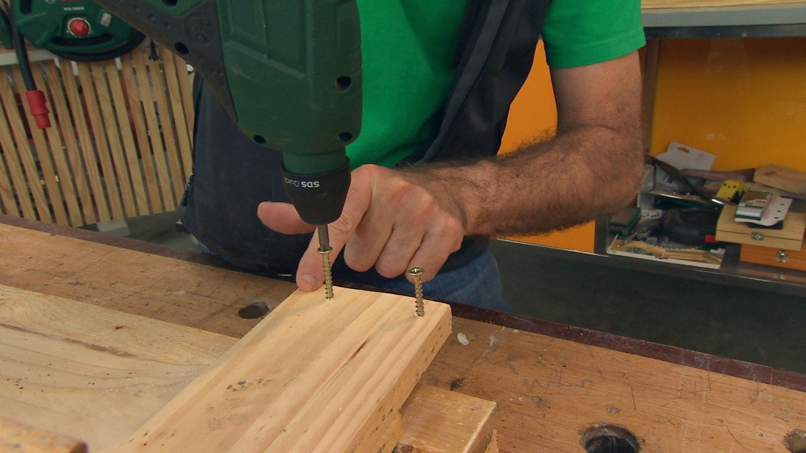 Cómo hacer mecedora colgante con un palé paso 4 Cómo hacer mecedora colgante con un palé paso 4
