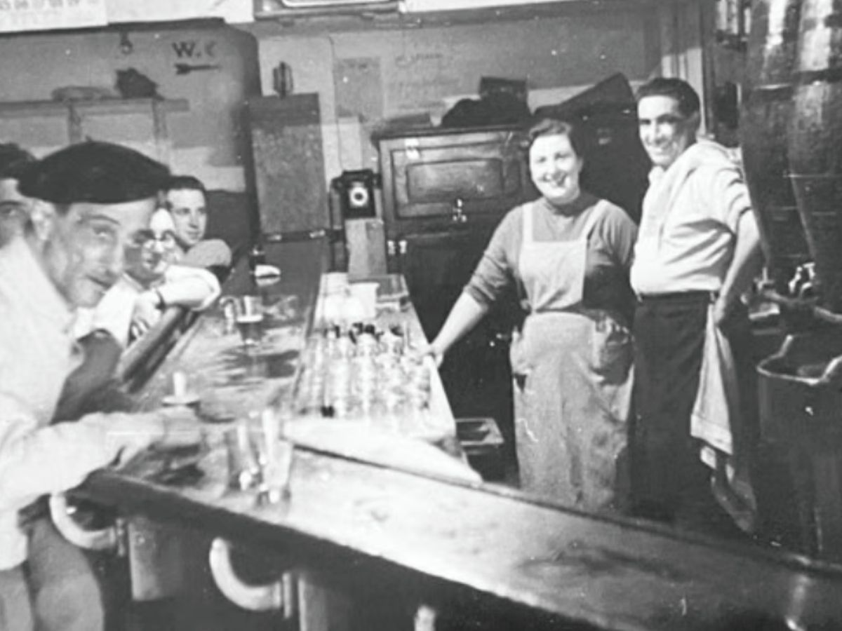 El negocio de Blas Vallés y su esposa Juana pronto se transformó en un lugar de reunión habitual en San Sebastián