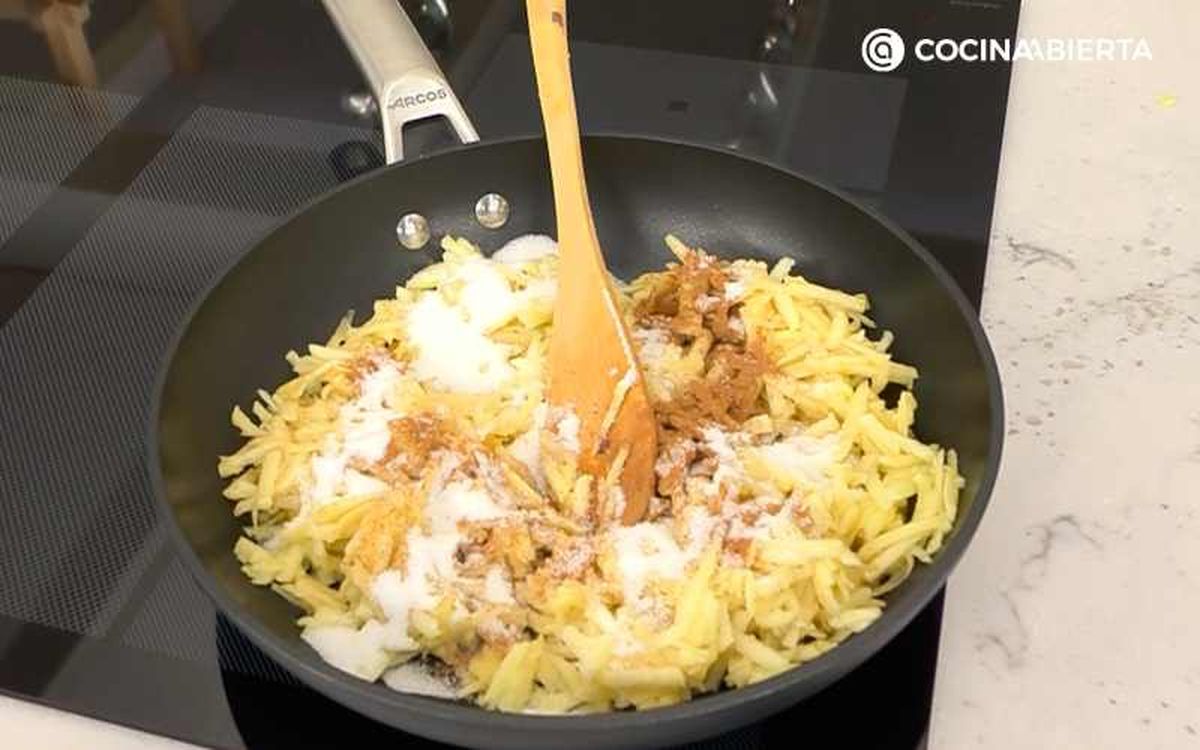 Cocina las manzanas ralladas
