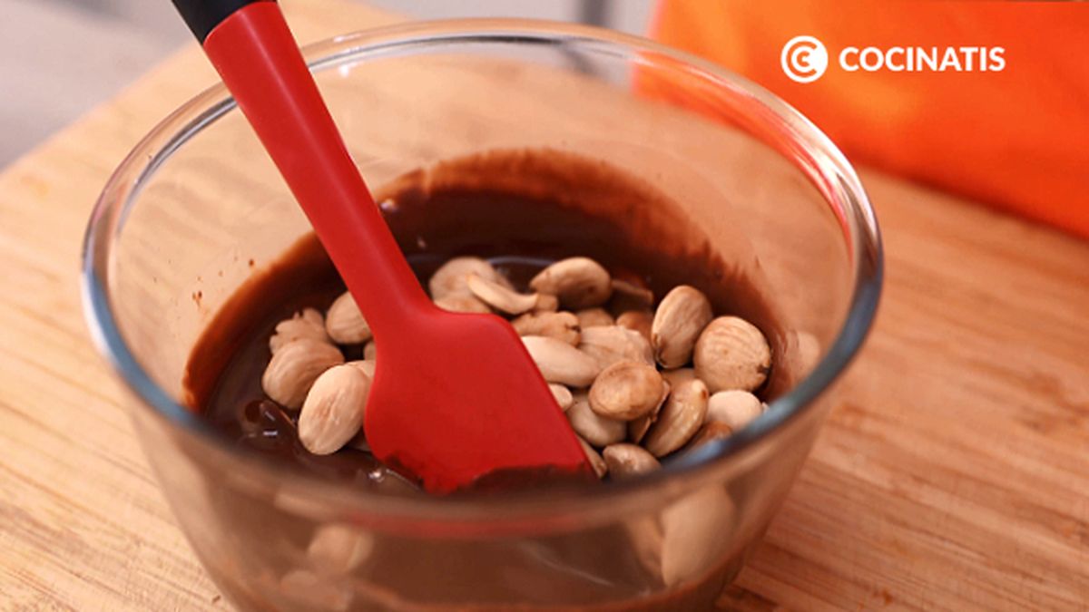 Receta de turrÃ³n de chocolate con almendras  paso 2