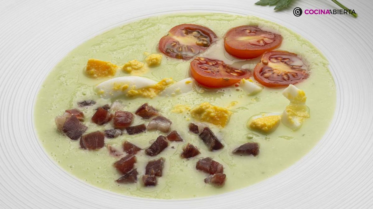 Sopa fría de pepino y aguacate por Karlos Arguiñano, una saludable y refrescante receta