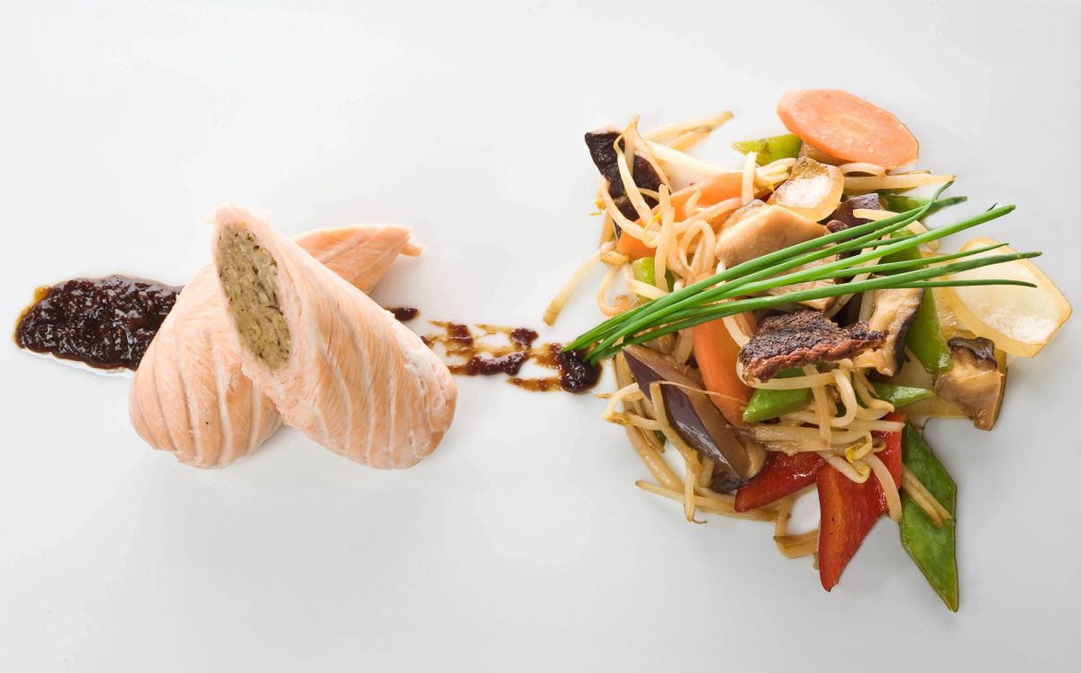 05 Salmón rellenos con gambas y hongos en salsa de miso