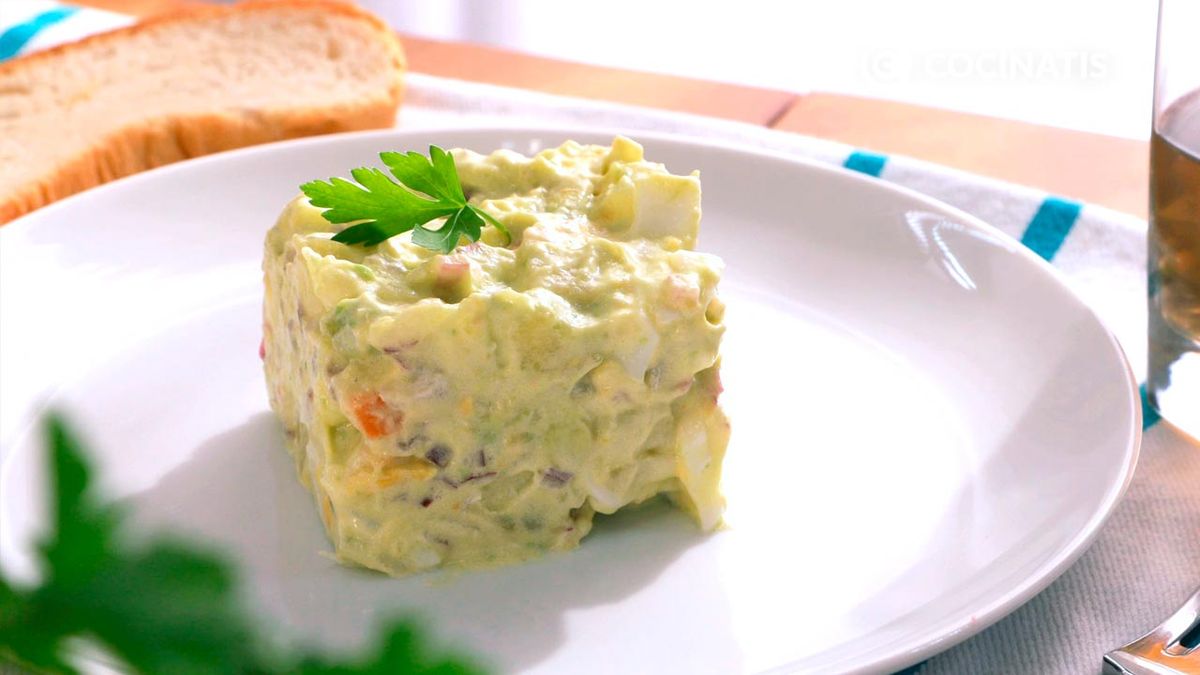 Ensaladilla de aguacate y huevo