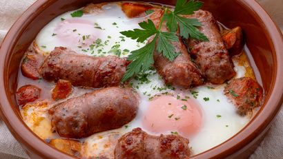 Huevos con butifarra al plato, receta de Karlos Arguiñano