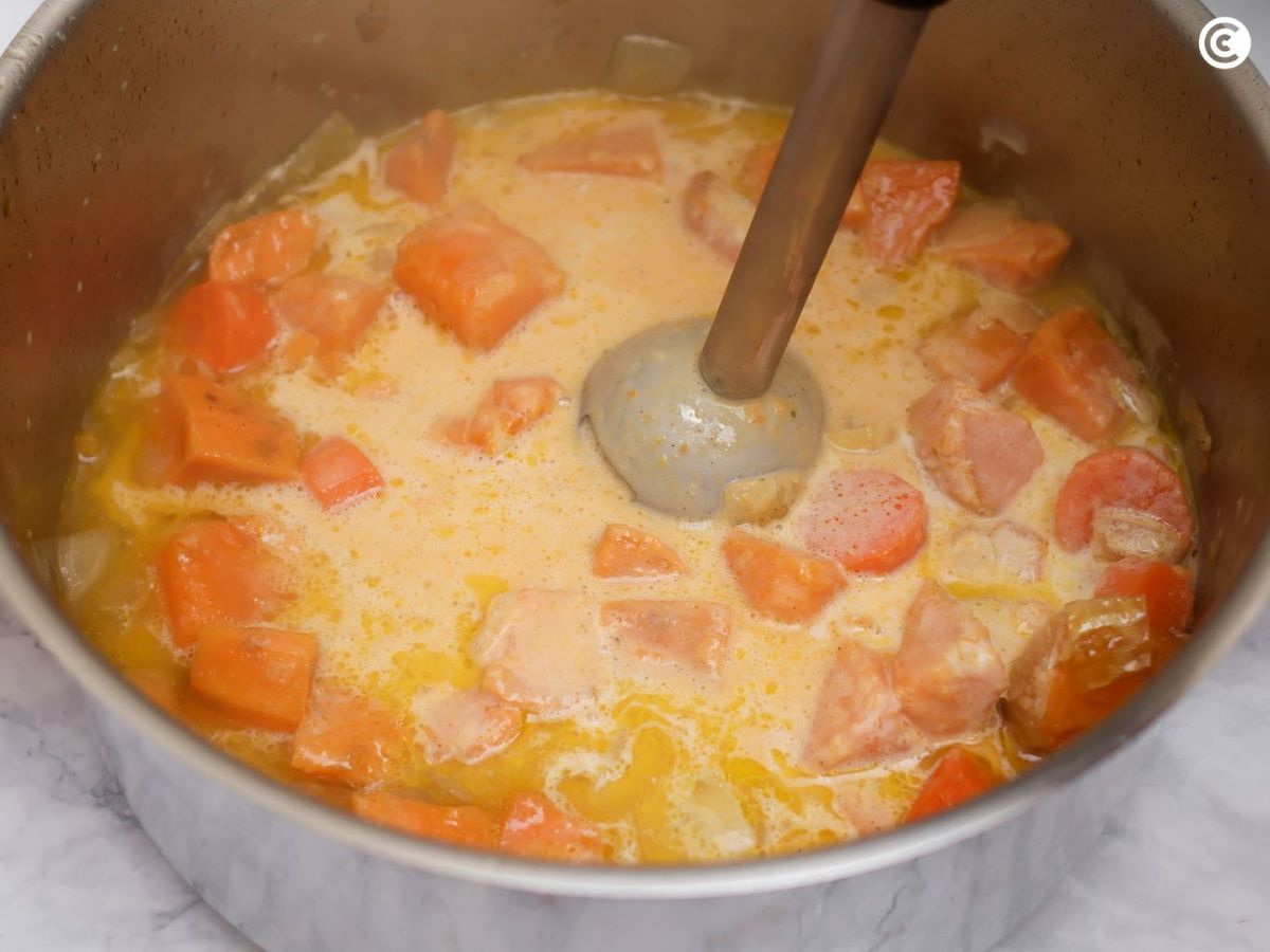Triturar la crema de boniato y zanahoria