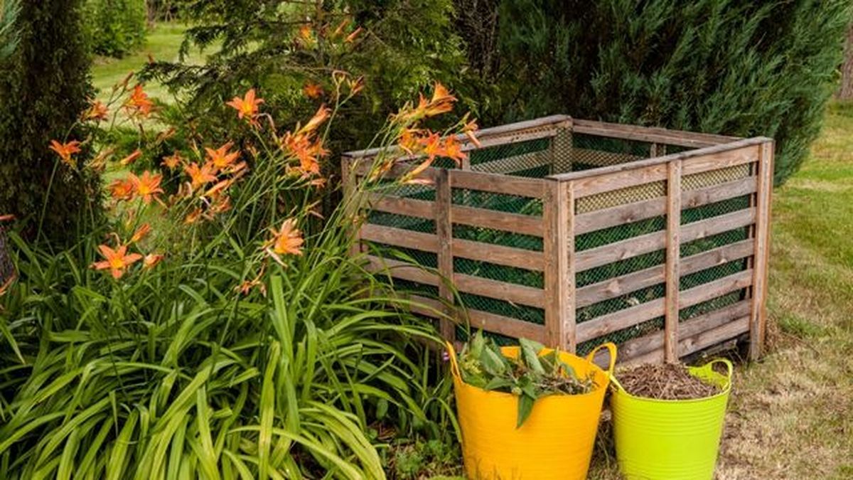 deposito de compostaje en el jardin