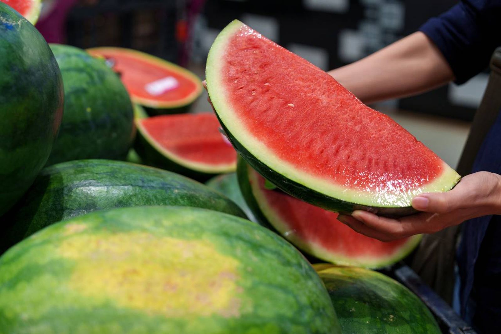 Lo que debes saber si compras la fruta cortada por mitades