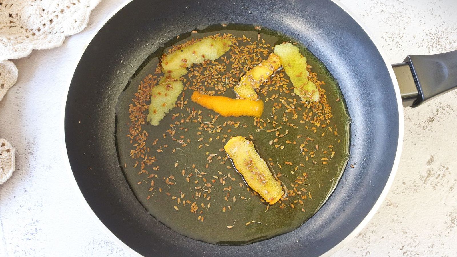 Cómo infusionar el aceite con limón Cómo infusionar el aceite con limón