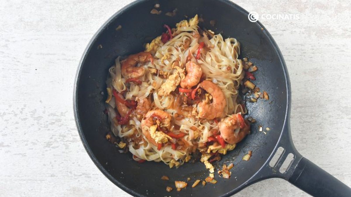 Cocinar los noodles de arroz con gambas