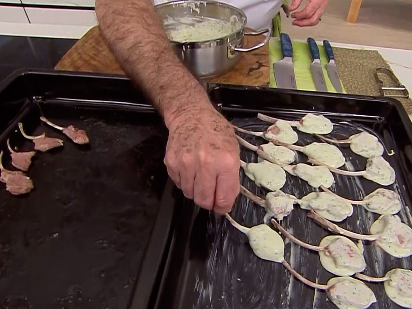 KARL66770321 chuletillas de cordero villeroy receta karlos arguinano paso3