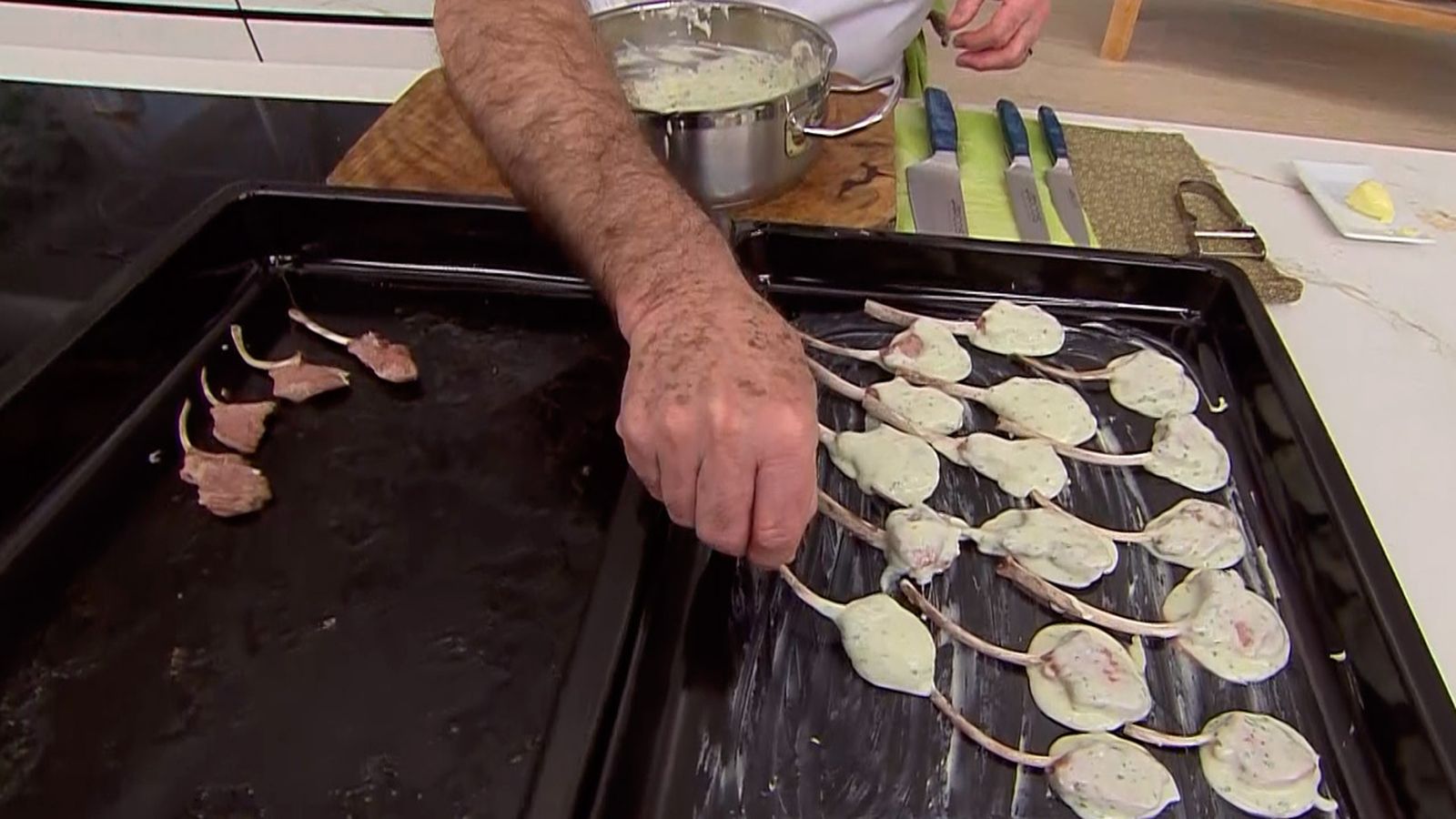 KARL66770321 chuletillas de cordero villeroy receta karlos arguinano paso3 KARL66770321 chuletillas de cordero villeroy receta karlos arguinano paso3