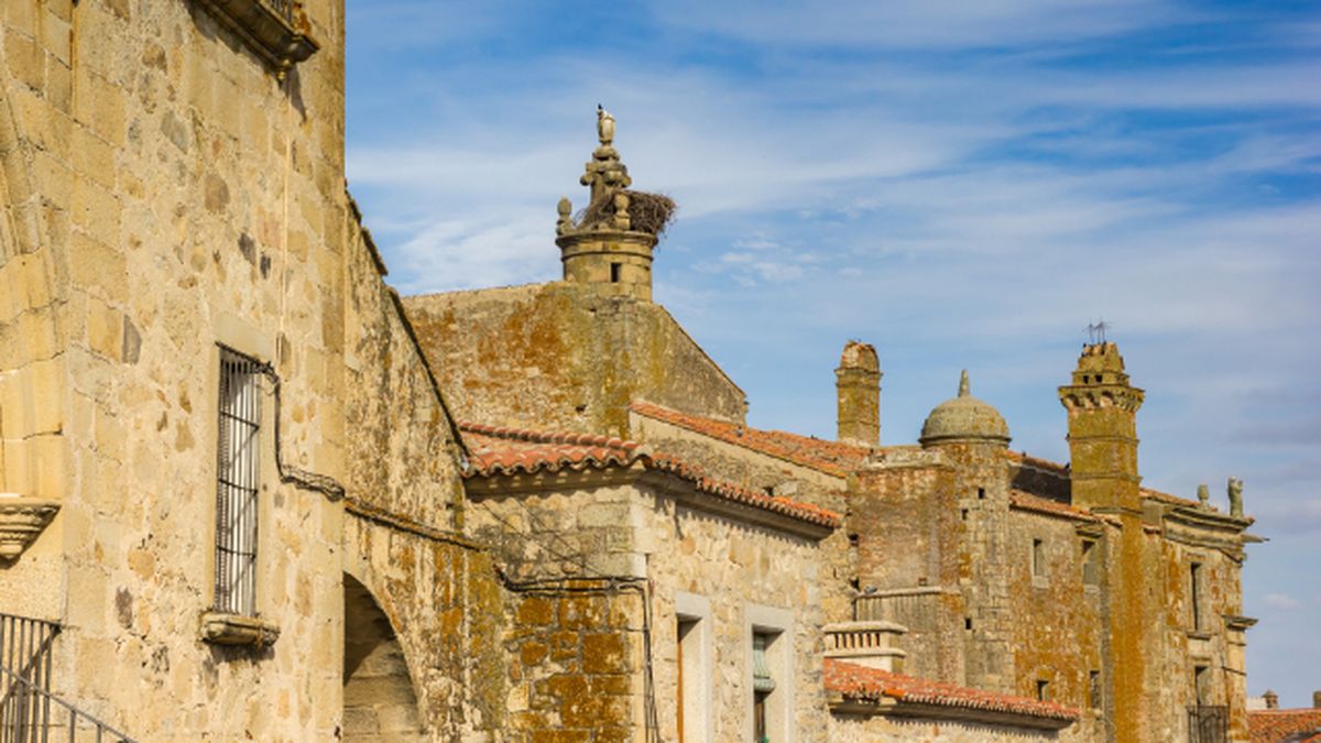 este es el pueblo mas bonito de espana para visitar en abril segun national geographic palacio
