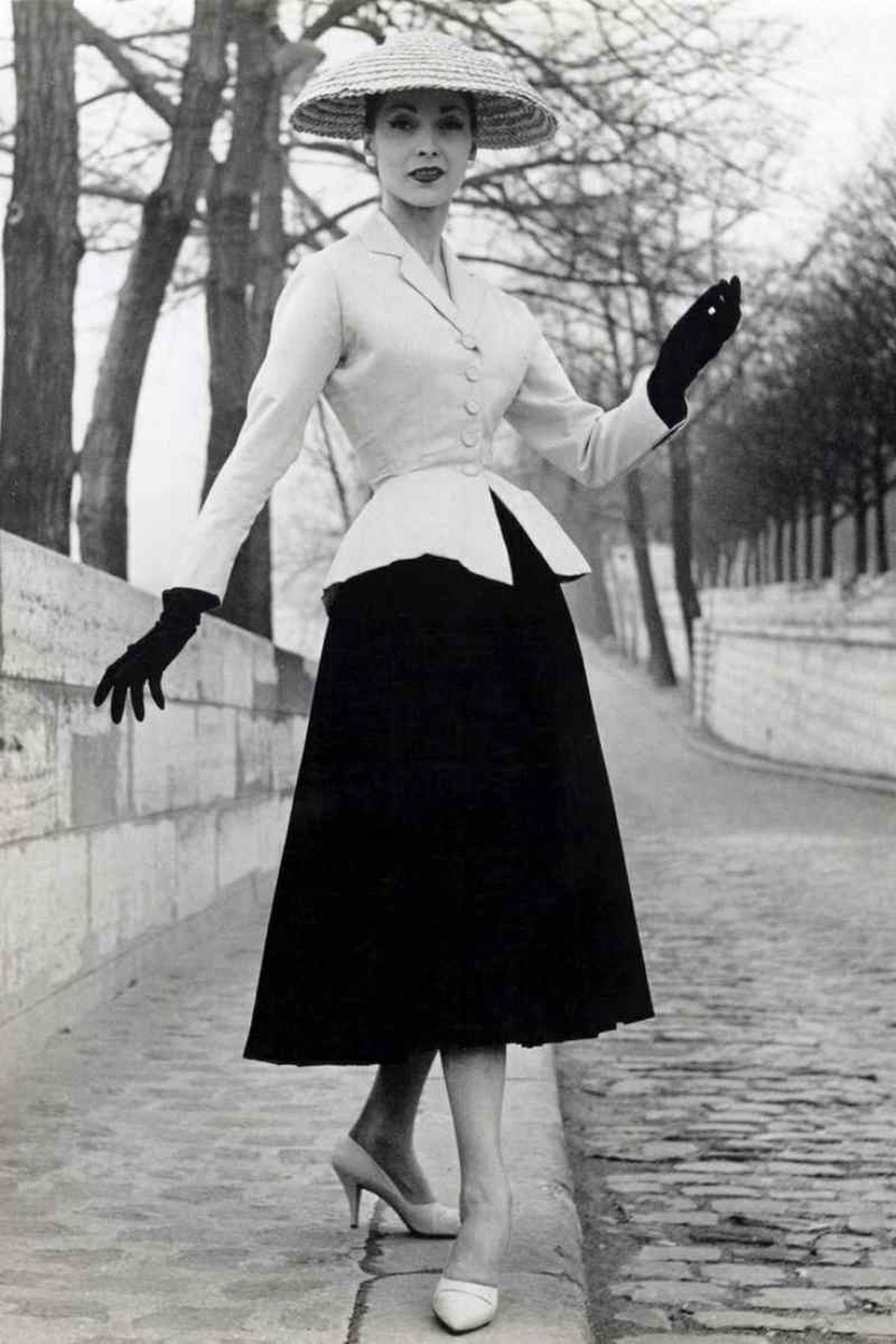 Traje Bar de la colección de alta costura primavera-verano 1947 de Christian Dior