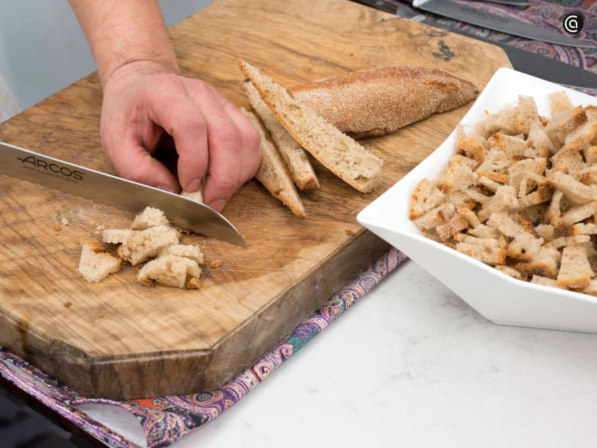 Utiliza un pan dura, mejor si es de hace 2 o 3 días