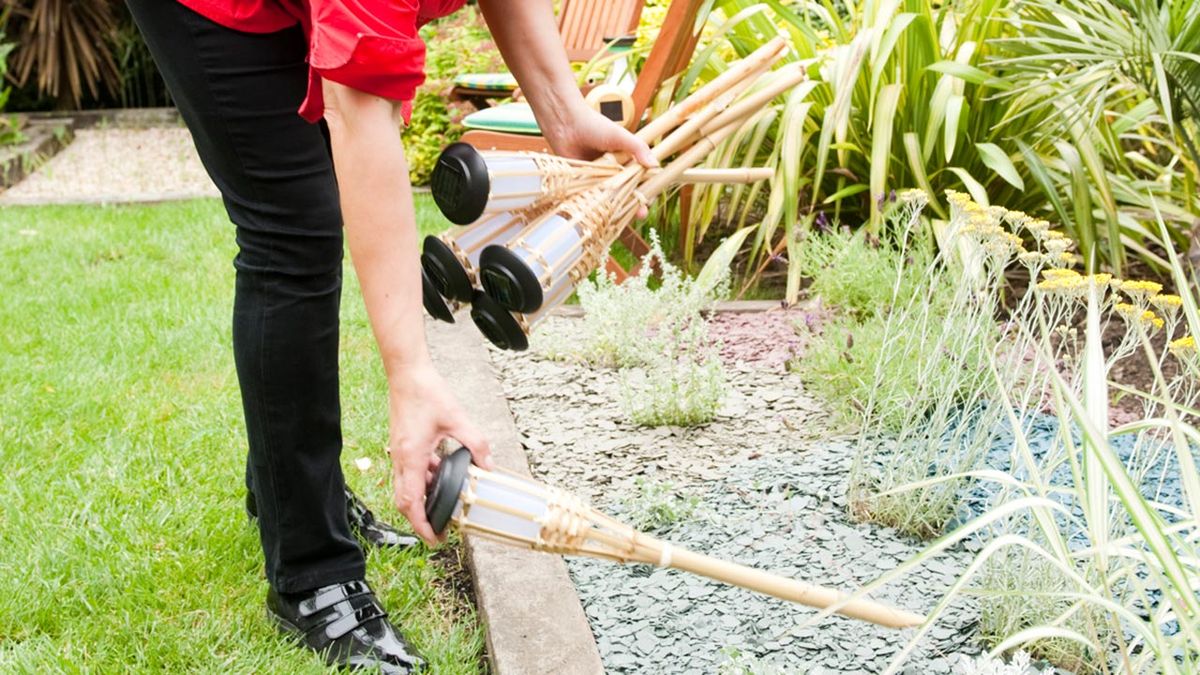 brico 0567 2 balizas jardin solares paso 1