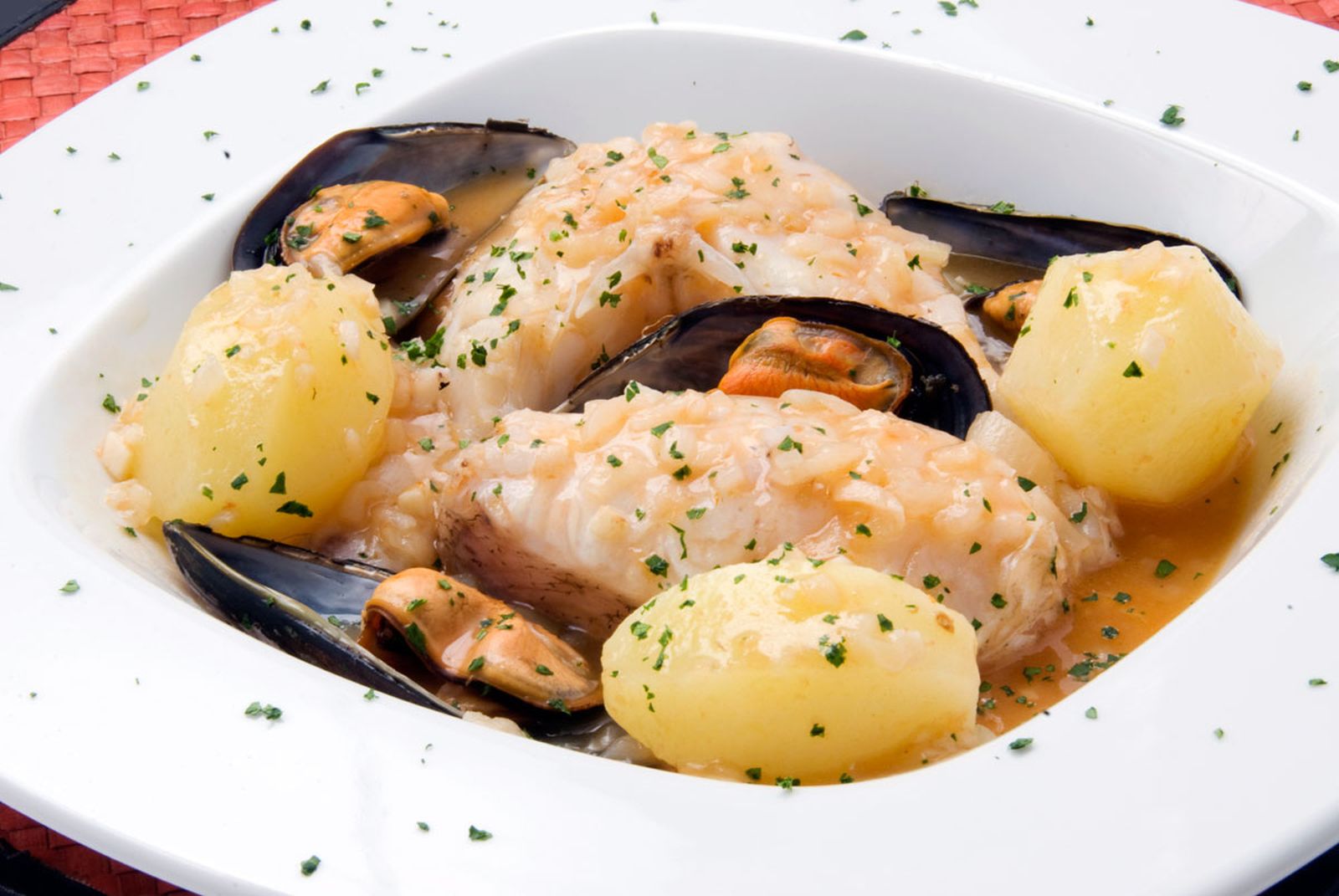 300 Cazuela de locha, mejillones y patatas (4915)