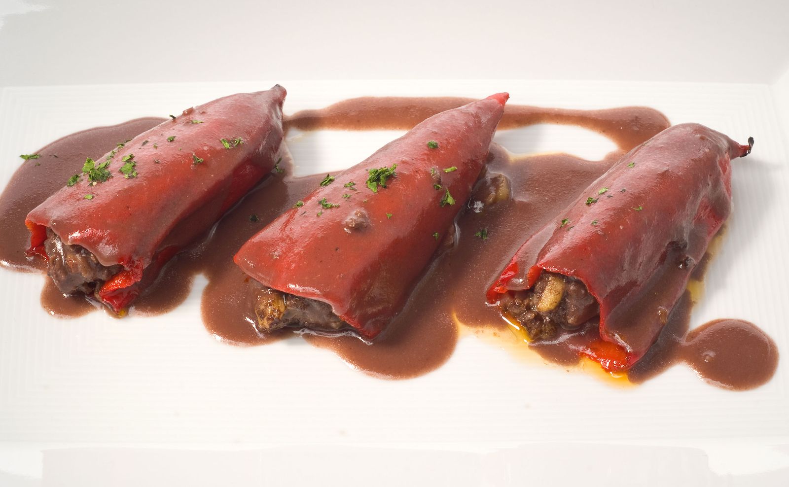 Pimientos del piquillo rellenos de morcilla Pimientos del piquillo rellenos de morcilla
