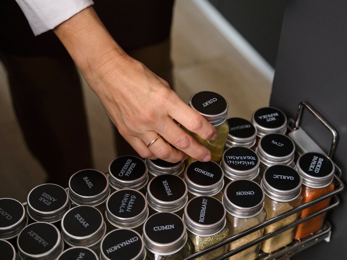 Para conservar mejor la cebolla y el ajo en polvo, guárdalos en botes de cristal cerrados