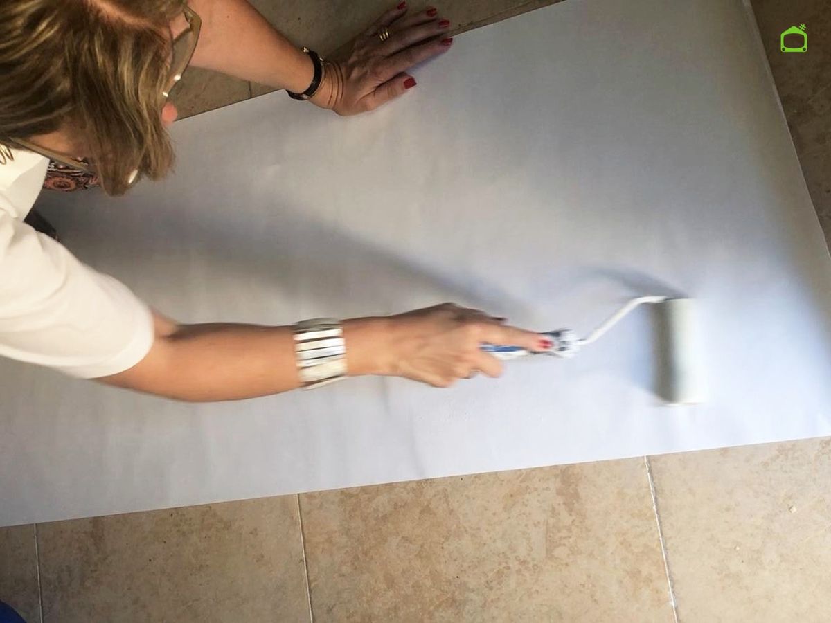 Aplica la cola según las instrucciones del fabricante