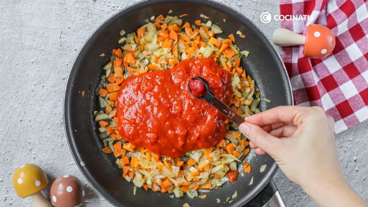 Agregamos el tomate al sofrito